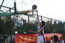 九州体育-尼斯稳扎稳打，连续比赛表现出色(尼斯球队)