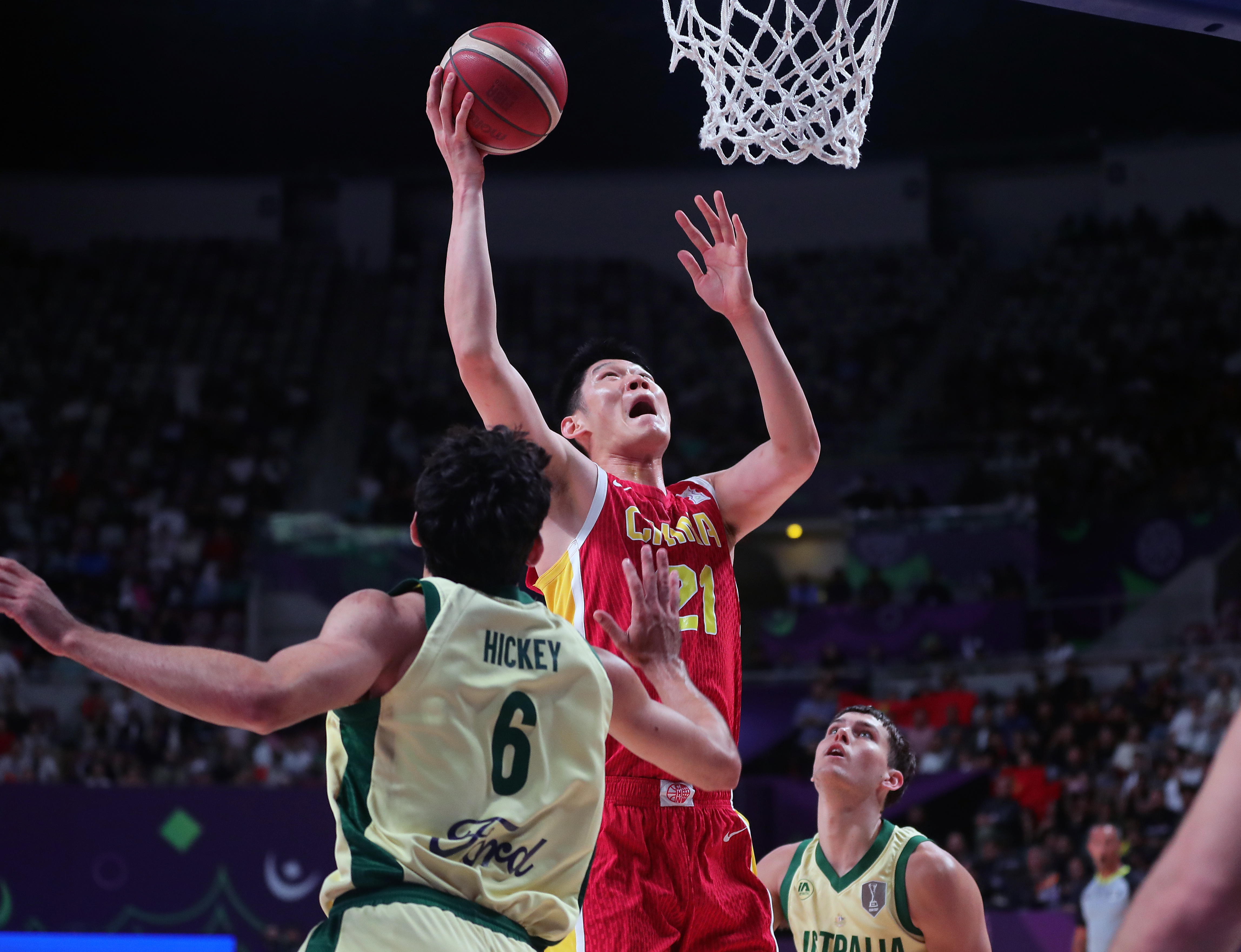 中国篮球联赛劲爆进行中，球迷热情高涨的简单介绍